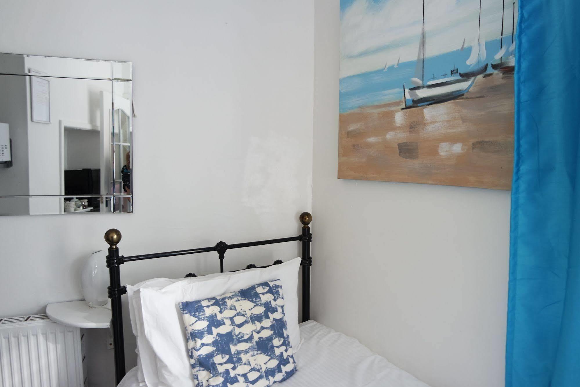 Duporth Bed & Breakfast 4*